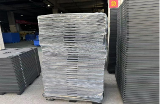 Collapsible plastic pallet boxes for e-commerce