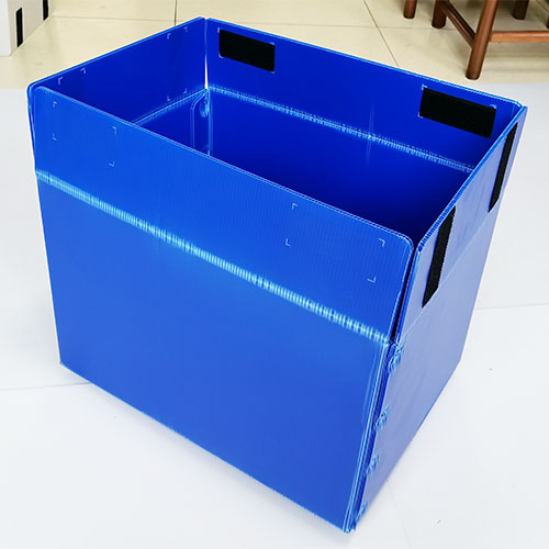 How to design the plastic cardboard box?
