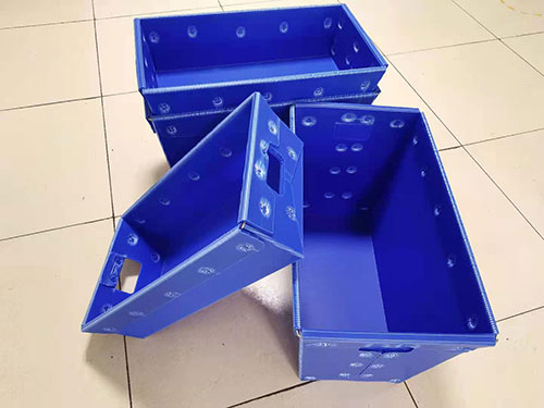 Custom corrugated plastic totes, correx bins, coroplast containers